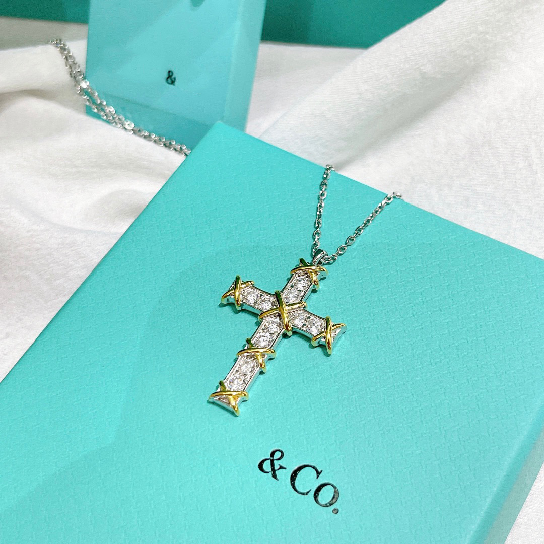 luxury cross necklace designer necklace exquisite ladies pendant Diamond inlay charm elegant temperament fashion versatile trendy jewelry Love Wedding gift
luxury cross necklace designer necklace exquisite ladies pendant Diamond inlay charm elegant temperament fashion versatile trendy jewelry Love Wedding gift