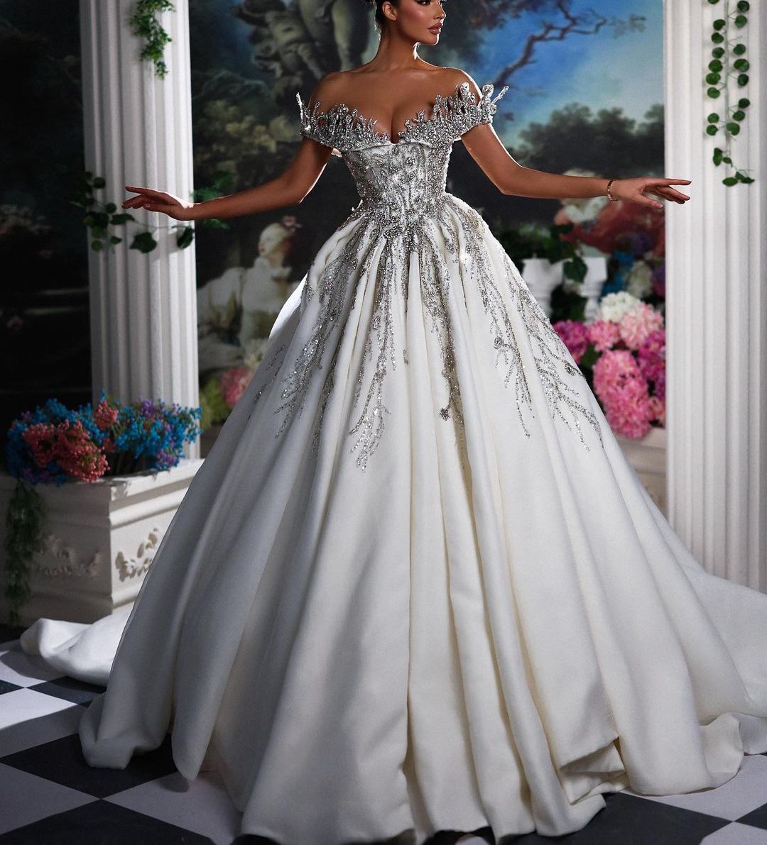 Exquisite Ball Gown Wedding Dresses Sleeveless V Neck Off Shoulder Sequins Applique Ruffle Bridal Gowns Diamonds Formal Dress Plus Size Custom Made Ve