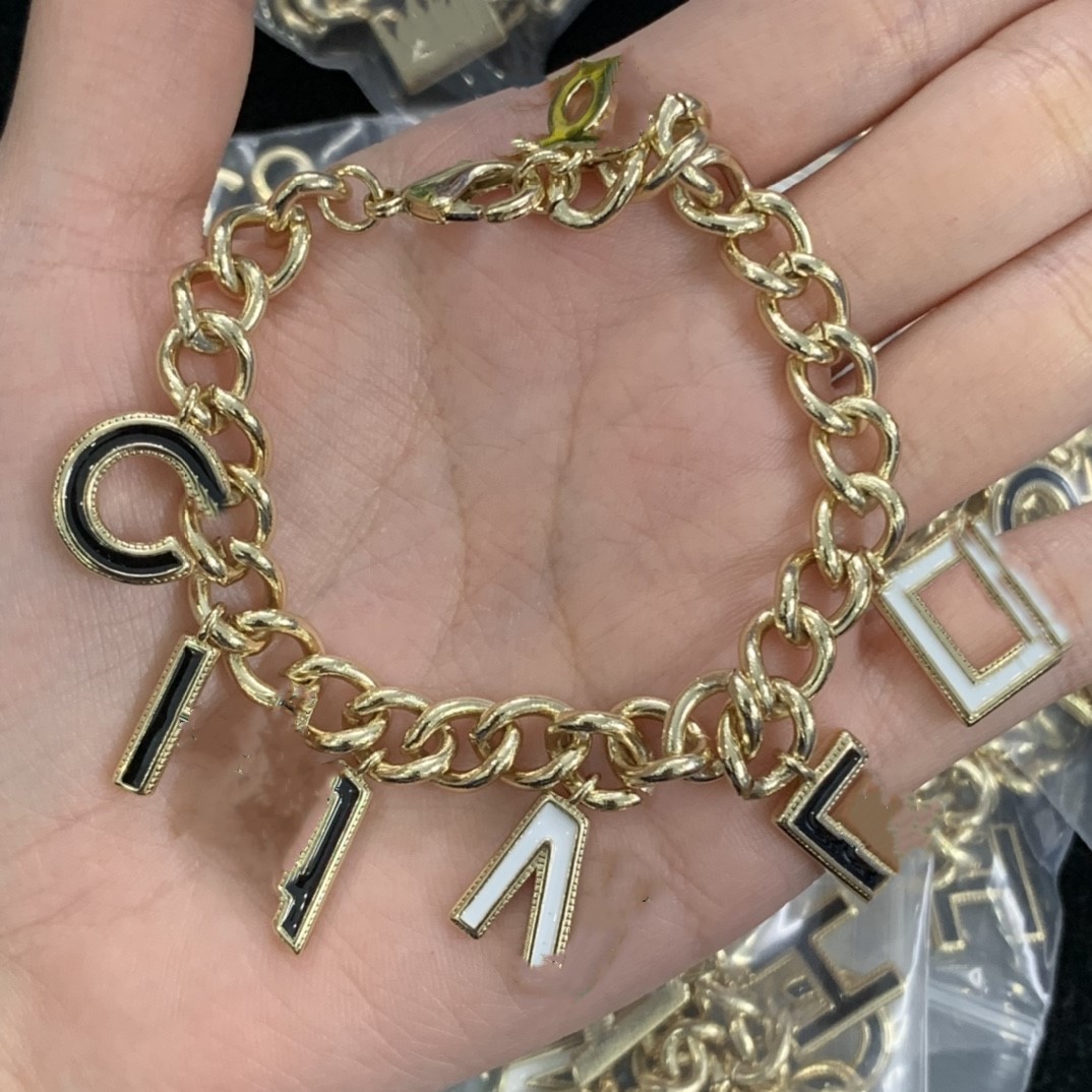 Top luxury Brand Women designer fashion ccity bracelet chain luxury bracelet channel trendy pulsera lock flower letter pendant love charms bracelets kx4
Top luxury Brand Women designer fashion ccity bracelet chain luxury bracelet channel trendy pulsera lock flower letter pendant love charms bracelets kx4