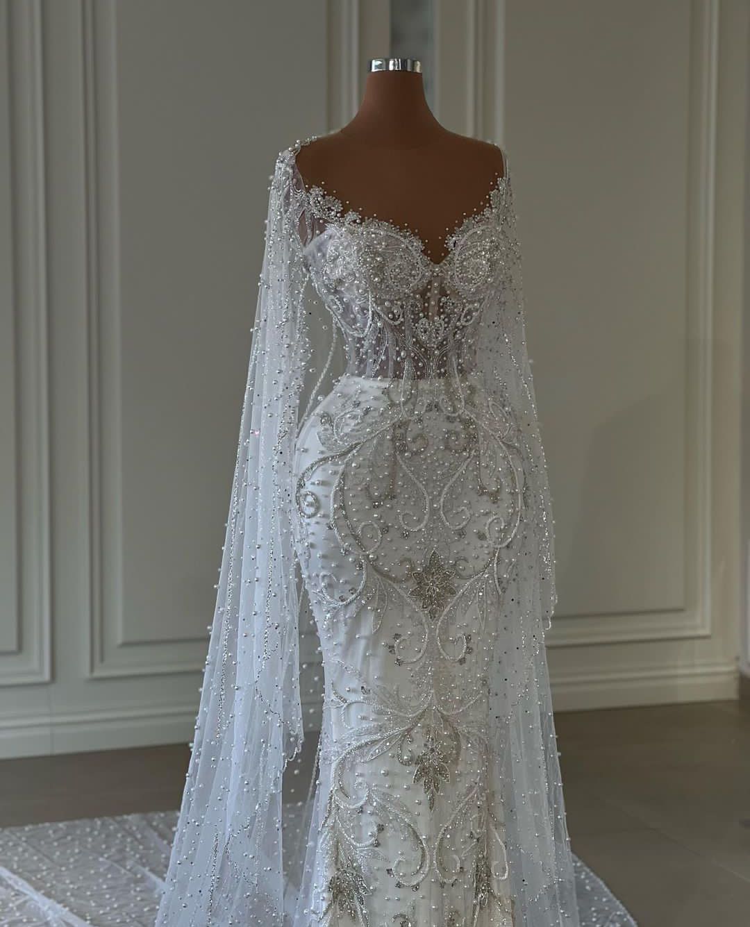 Exquisite Mermaid Evening Dresses Sleeveless V Neck Appliques Capes Straps Sequins Floor Length Beaded Pearls Prom Formal Gown Plus Size Gowns Party D