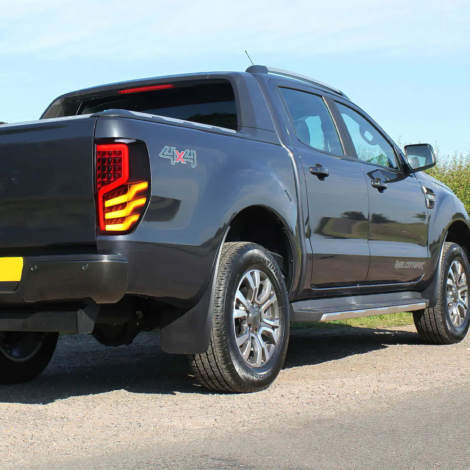 Car Tuning Taillight Upgrade For Ford Ranger/Everest 20 12-20 20 LED Dynamic Turn Signal Lights Rear Brake Fog Taillights