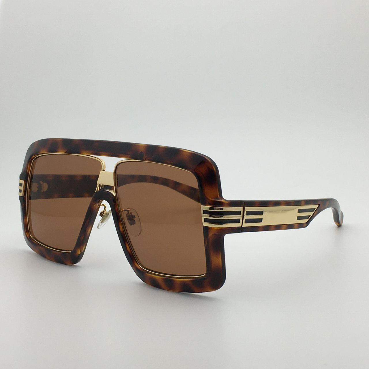 Sunglasses For Men and Women 0900 Designers Style Anti-Ultraviolet Retro Plate Full Frame Special Eyeglasses Random Box
Sunglasses For Men and Women 0900 Designers Style Anti-Ultraviolet Retro Plate Full Frame Special Eyeglasses Random Box