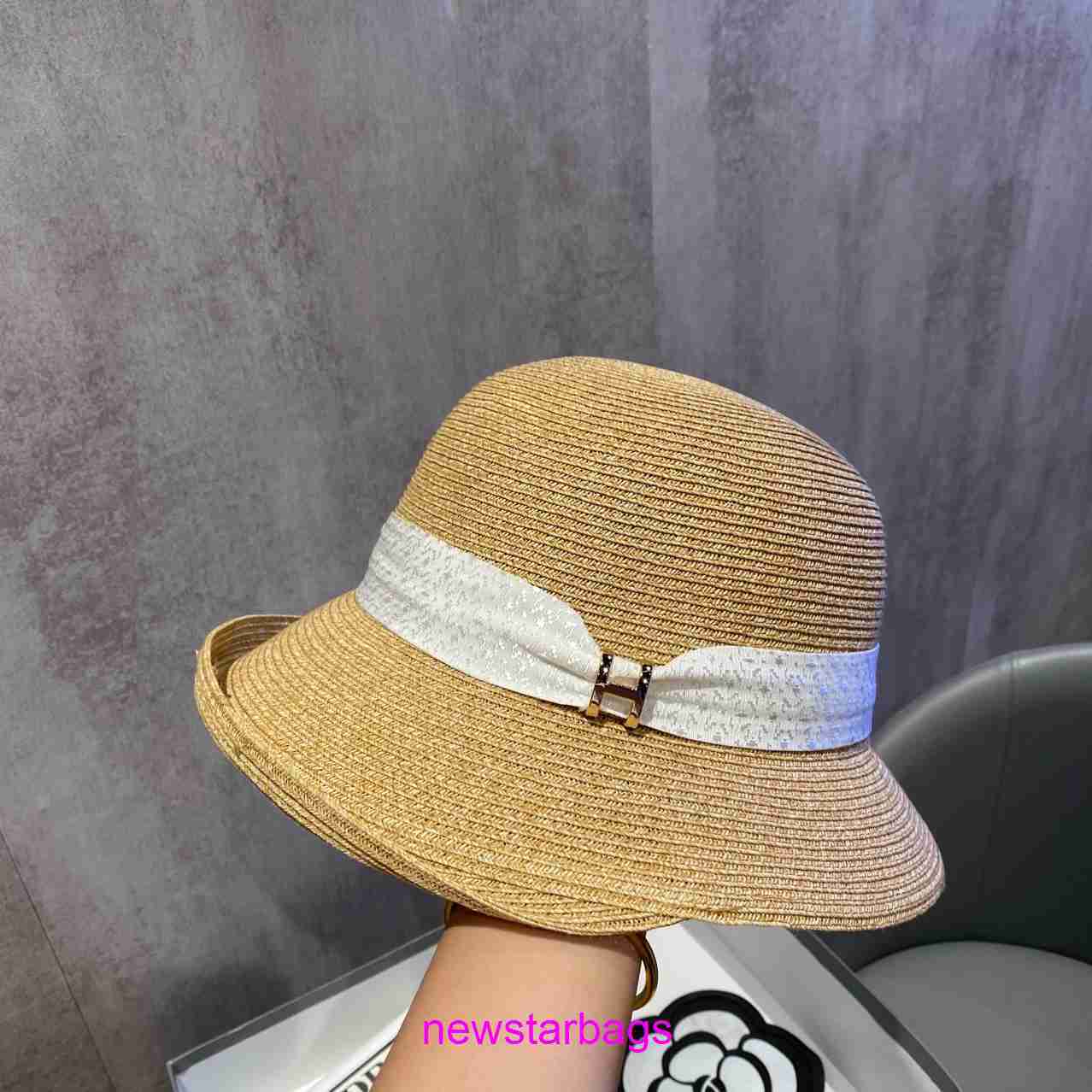 Original edition Designer Herms Hat for sale French Hepburn style sun shading straw hat female basin small edge fisherman summer outing protection XE1G, White4
Original edition Designer Herms Hat for sale French Hepburn style sun shading straw hat female basin small edge fisherman summer outing protection XE1G, White4