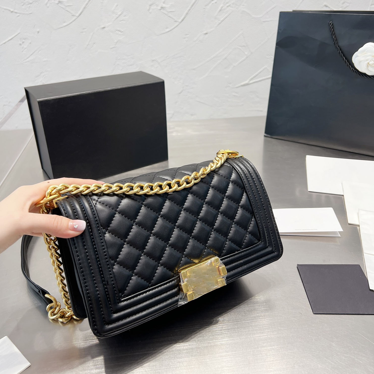 Autumn classic sheepskin print crossbody bag Luxury design one shoulder bag gold chain underarm bag black Ringer fashion trend bag
Autumn classic sheepskin print crossbody bag Luxury design one shoulder bag gold chain underarm bag black Ringer fashion trend bag