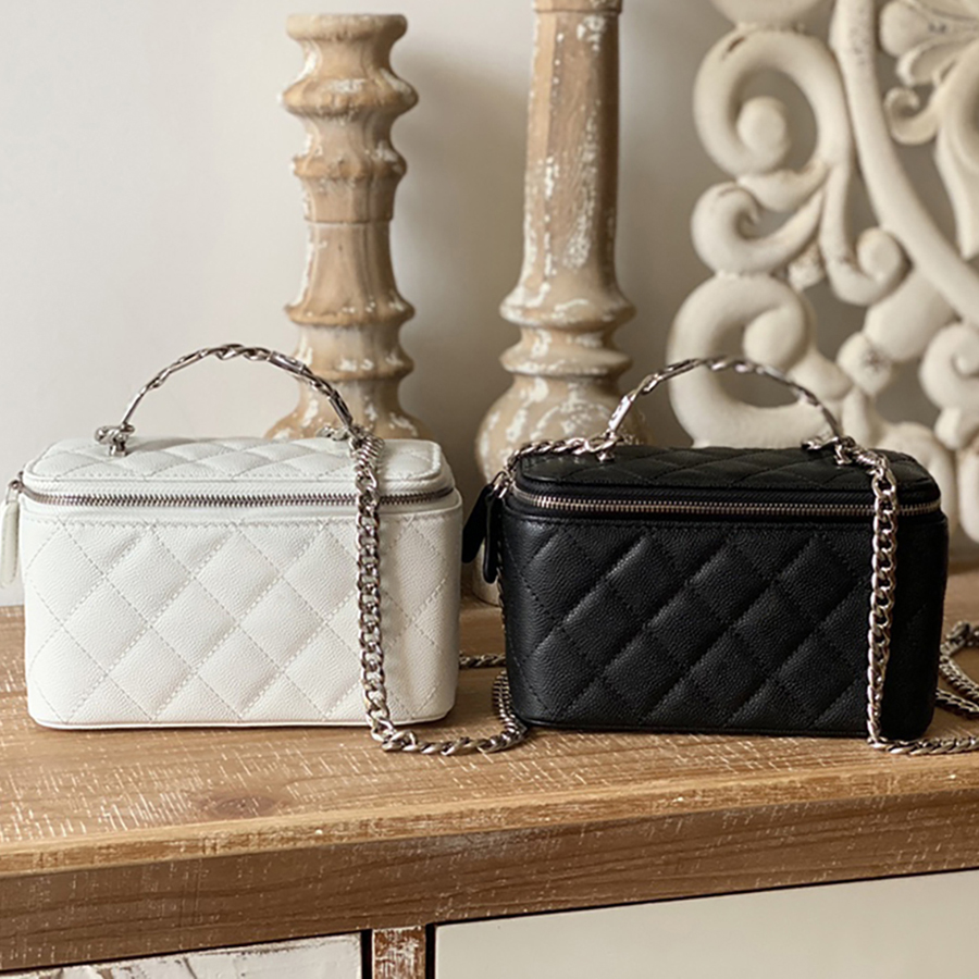 Luxury Shoulder Bags Designer Cosmetic Bags 1:1 Quality Lambskin Crossbody Bag 17CM With Box MC194
Luxury Shoulder Bags Designer Cosmetic Bags 1:1 Quality Lambskin Crossbody Bag 17CM With Box MC194