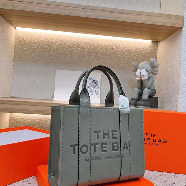 Designer MJ the tote bag for woman embossing letter handbag fashion luxury shoulder bags large capacity 27cm 34cm soft leather handbags women crossbody totes bages, 3a# khaki 27cm
Designer MJ the tote bag for woman embossing letter handbag fashion luxury shoulder bags large capacity 27cm 34cm soft leather handbags women crossbody totes bages, 3a# khaki 27cm