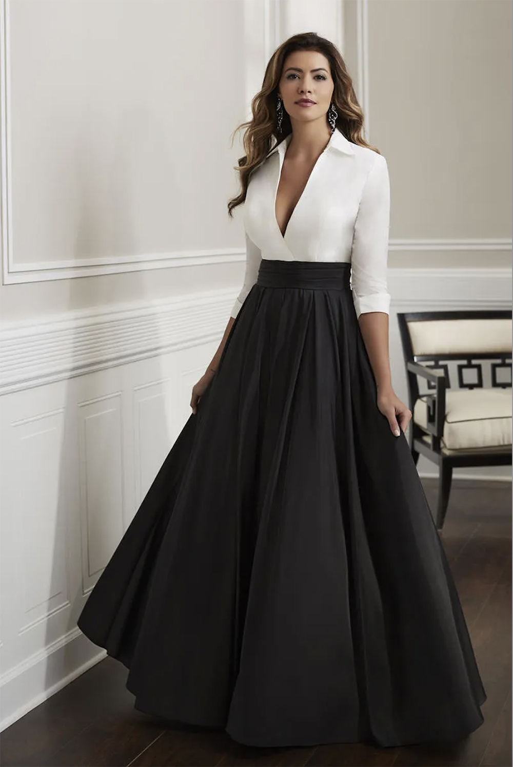 Elegant Long Sleeves Mother Of The Bride Dresses Deep V Neck Pleated Wedding Guest Dress A Line Floor Length Satin Evening Gowns