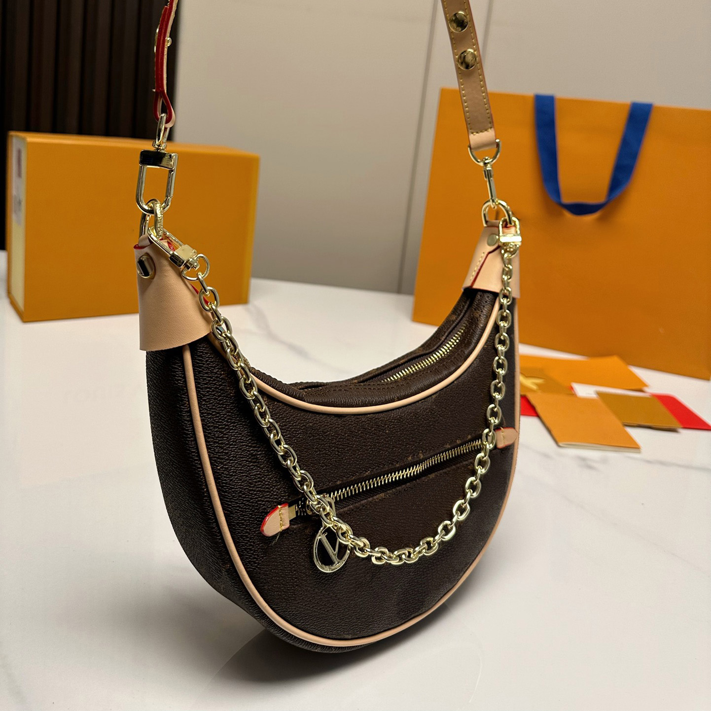 Loop Pea Bread Designers Bags Womens Flower And Star Print Handbags Designer Shoulder Bag For Women Underarm Bag Purse Luxury Tote Lady Messenger Wholesale, Red
Loop Pea Bread Designers Bags Womens Flower And Star Print Handbags Designer Shoulder Bag For Women Underarm Bag Purse Luxury Tote Lady Messenger Wholesale, Red
