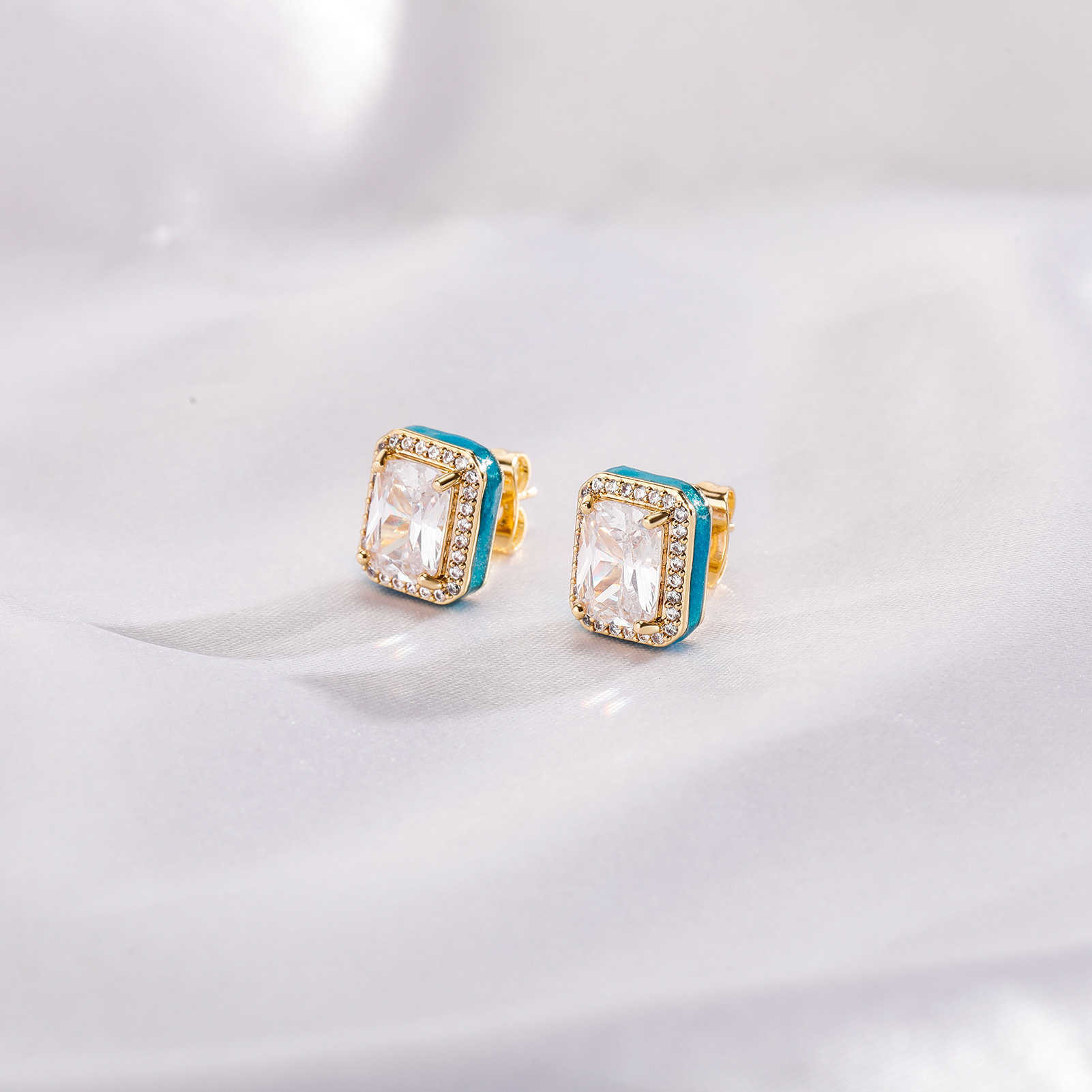 gzw creative colorful glow earrings for men and womens live broadcasting cool square diamond earrings clip spring and summer daily wear fashion earrin