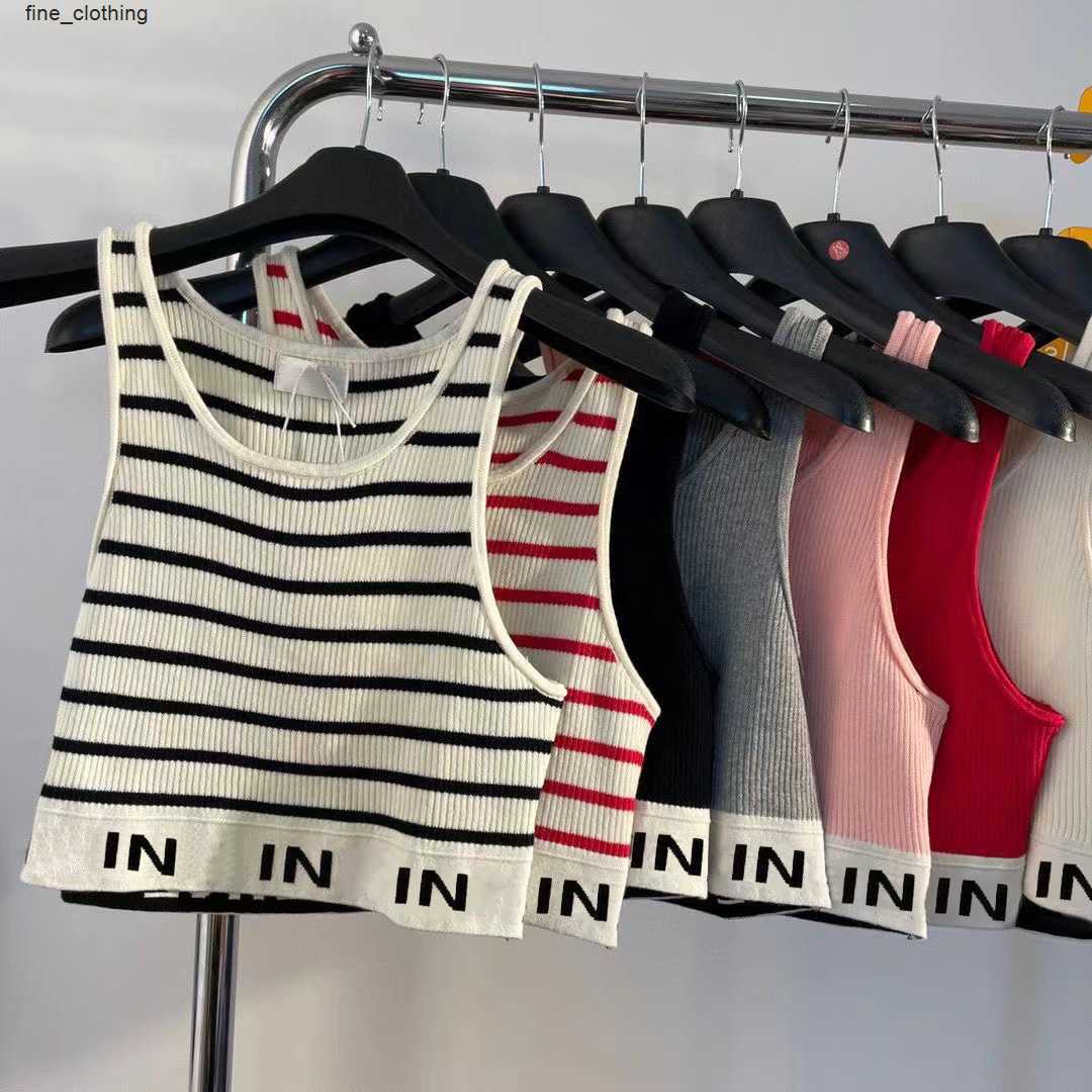 Womens Designers T Shirts Bra Knit Vest Sweaters Striped Letter Sleeveless Tops Knits Fashion Style Ladies Pullover
Womens Designers T Shirts Bra Knit Vest Sweaters Striped Letter Sleeveless Tops Knits Fashion Style Ladies Pullover