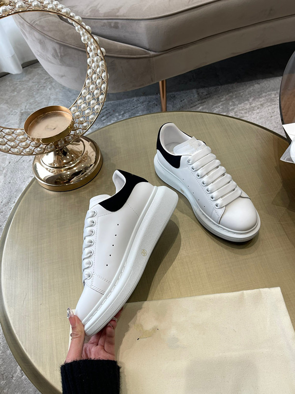 Top Mens Italy Casual Shoes Women Loafers White Flat Leather Shoe Green Red Stripe Embroidered 0628, 03
Top Mens Italy Casual Shoes Women Loafers White Flat Leather Shoe Green Red Stripe Embroidered 0628, 03