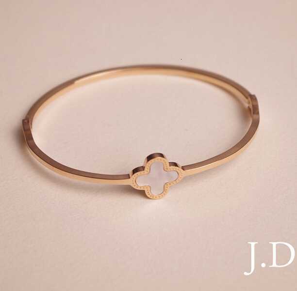 Fashion white shell clover flower women bracelet 316L stainless steel brand lucky four-leaf cuff bangle for Valentine Day gift
Fashion white shell clover flower women bracelet 316L stainless steel brand lucky four-leaf cuff bangle for Valentine Day gift
