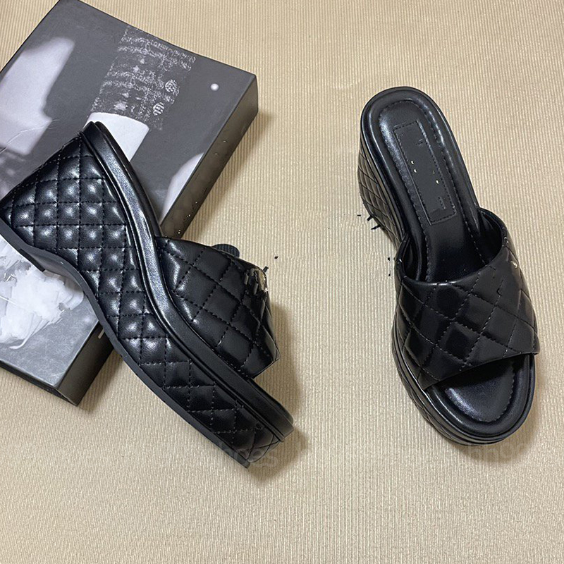 Channel Thick-soled Slippers Women's Shoes Designer Sandals Rhombus and platform slippers Shoes 35-40
Channel Thick-soled Slippers Women's Shoes Designer Sandals Rhombus and platform slippers Shoes 35-40
