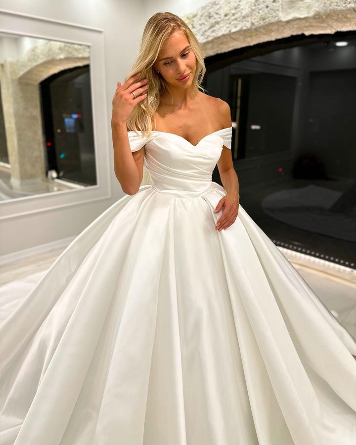 Elegant Modern Plus Size A E Wedding Dresses For Bride Off Shoulder Satin Pleats Draped Backless Court Train Bridal Gowns Custom 0616
