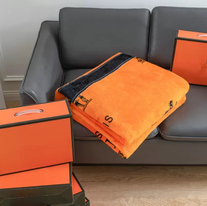 Classics Designer Blanket Soft Home Office Nap Air Conditioning Blanket Sofa Decoration Travel Car Throw Blankets High Grade Business Gift