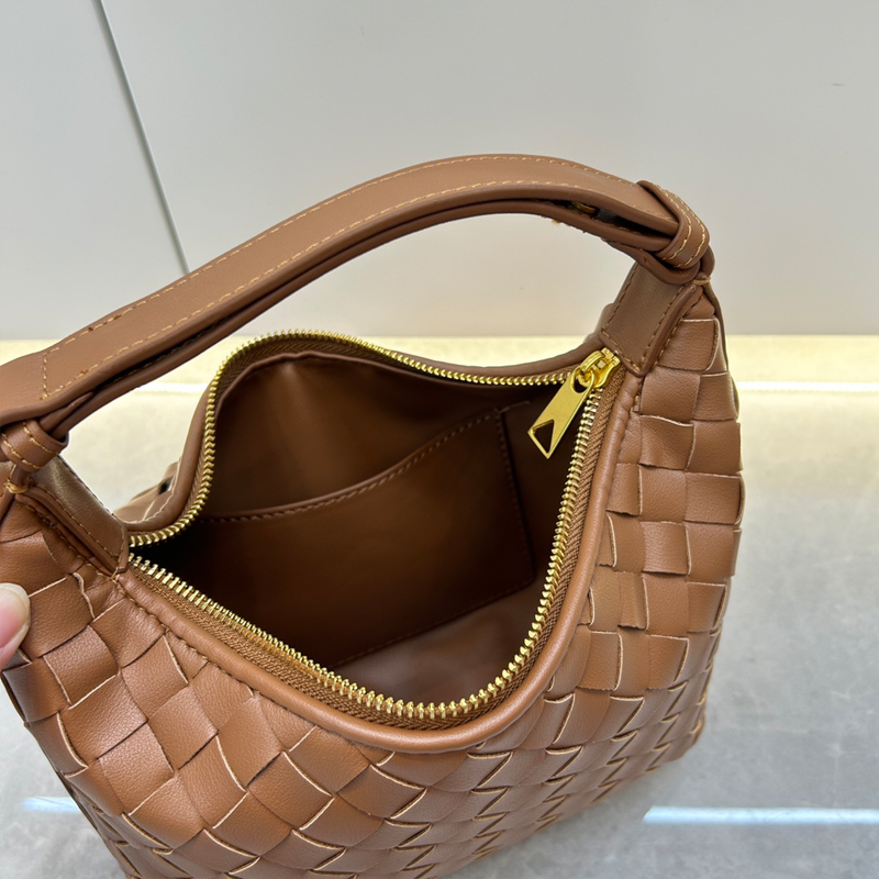 Handbags Lunch Box Tote Genuine Leather Woven Underarm Shoulder Bag Gold Hardware Adjustable Strap Snap Design High Quality Travel Pouch Hobos Purse S