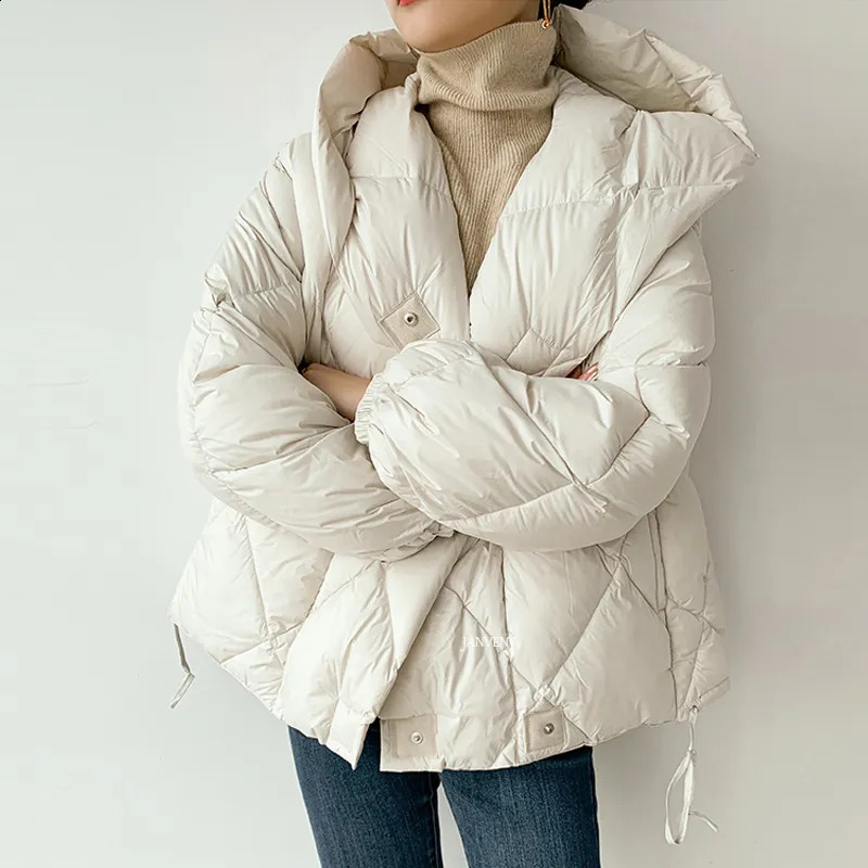 Women's Down Parkas Winter Fashion 90% White Duck Down Short Jacket Women Thick Warm Loose Type Hooded Diamond Puffer Coat Outwear 231116