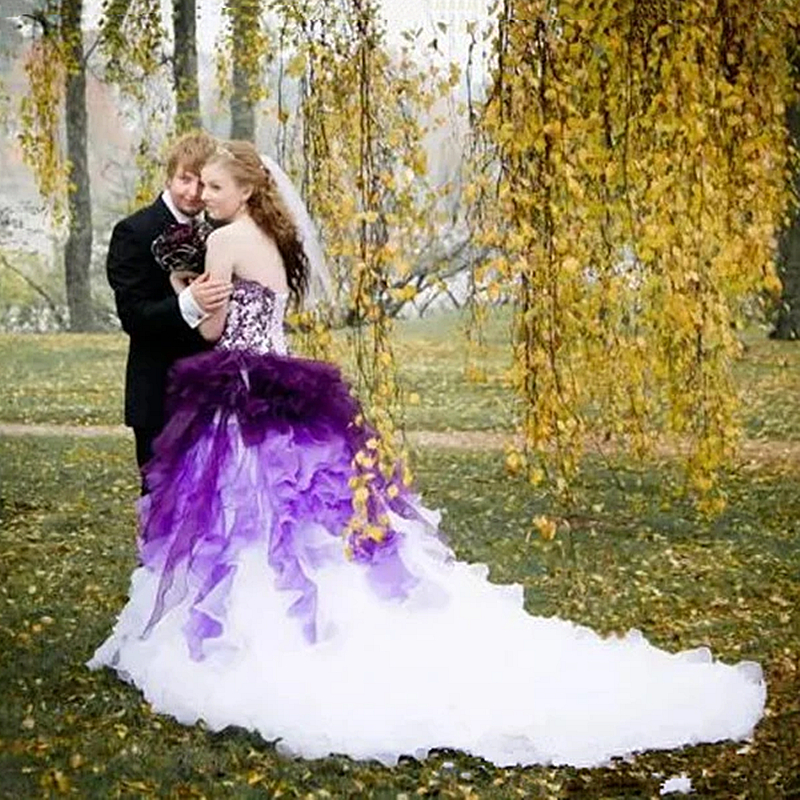 Country White And Purple Wedding Dress Tiered Organza A-Line Long Bridal Gowns Back Lace-up Strapless Sleeveless Garden Pastrol Bride Wear 2023 Plus S