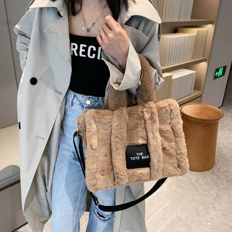 Evening Bags Faux Fur Totes Handbags and Purses for Women Luxury Brand Designer Shoulder Crossbody Bags 2023 High Quality Plush Messenger Bag, Green
Evening Bags Faux Fur Totes Handbags and Purses for Women Luxury Brand Designer Shoulder Crossbody Bags 2023 High Quality Plush Messenger Bag, Green