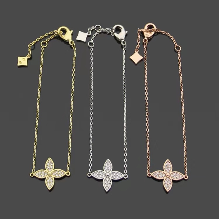 Fashion New V-shaped Crystal Pendant Necklace Brand Luxury Full Diamond Necklace 18k Gold High Quality Designer Necklace for Women
Fashion New V-shaped Crystal Pendant Necklace Brand Luxury Full Diamond Necklace 18k Gold High Quality Designer Necklace for Women