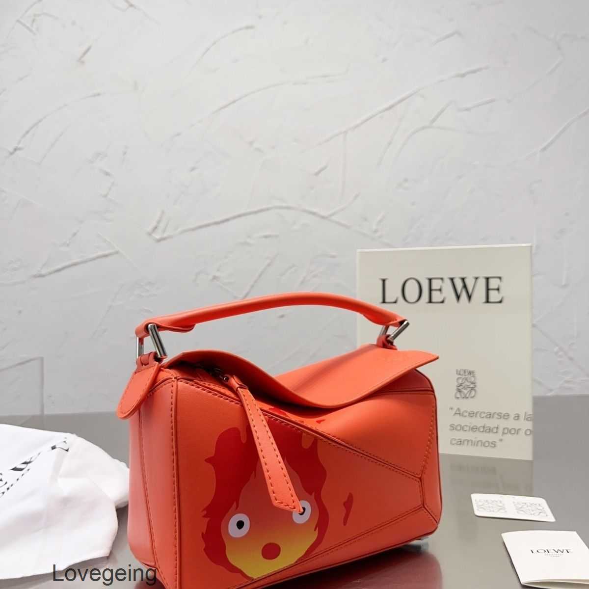 Bag Puzzles Loews Bags 2023 Howls Graffiti Designer Fashion Leather Handbags Cowhide Spliced Large Capacity One Shoulder Crossbody 24cm, Black
Bag Puzzles Loews Bags 2023 Howls Graffiti Designer Fashion Leather Handbags Cowhide Spliced Large Capacity One Shoulder Crossbody 24cm, Black