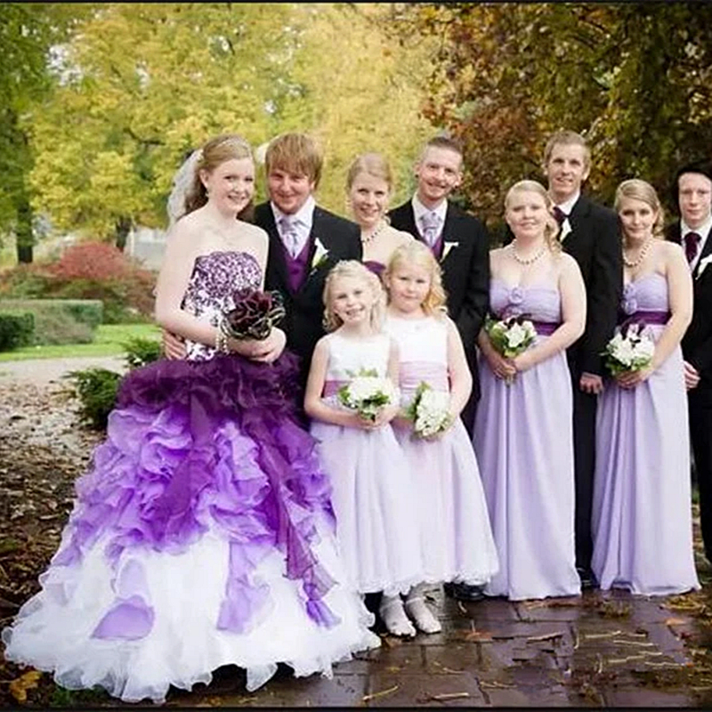 Country White And Purple Wedding Dress Tiered Organza A-Line Long Bridal Gowns Back Lace-up Strapless Sleeveless Garden Pastrol Bride Wear 2023 Plus S