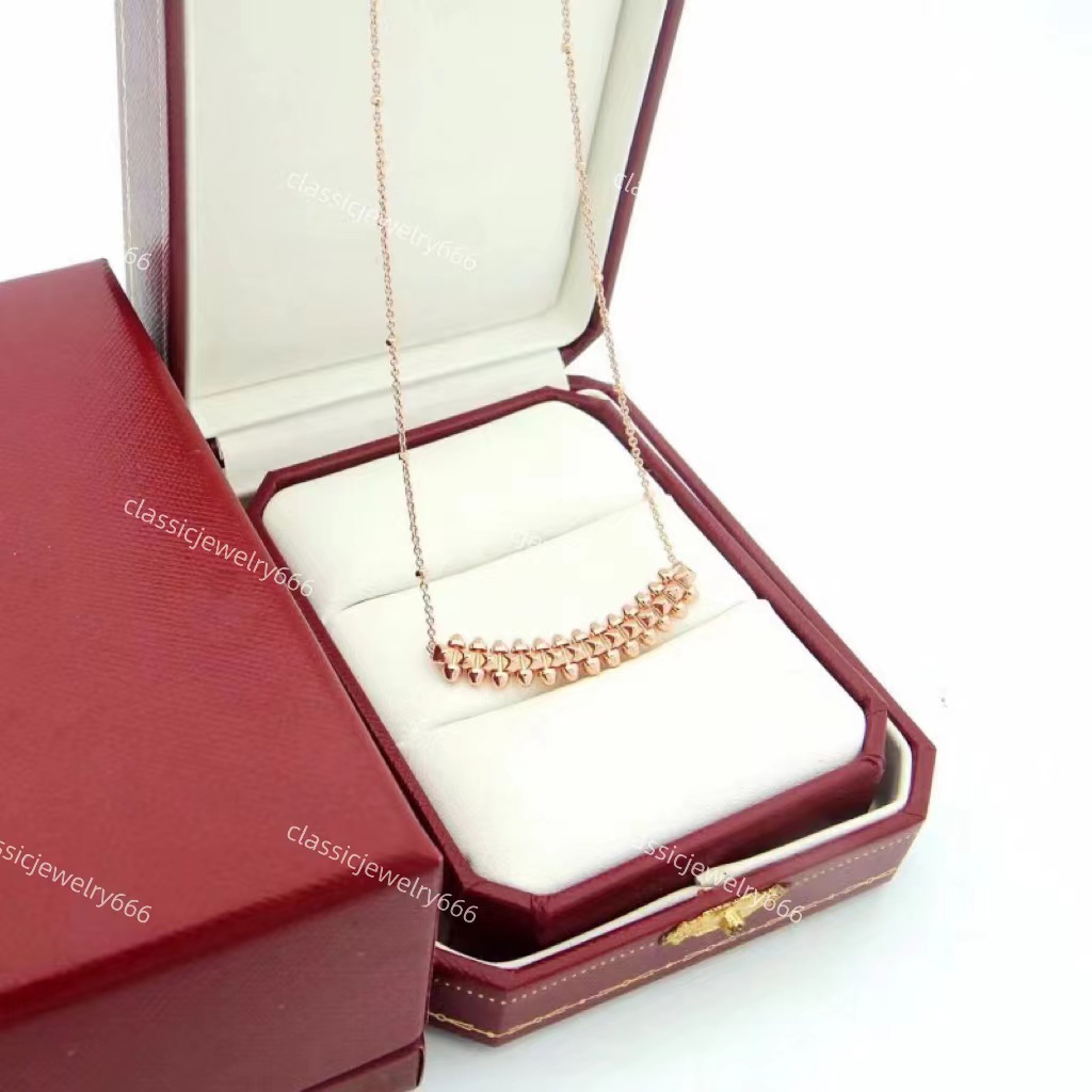 High quality classic semicircle women's necklace, luxury designer brand pendant, European and American 18K gold jewelry with box
High quality classic semicircle women's necklace, luxury designer brand pendant, European and American 18K gold jewelry with box