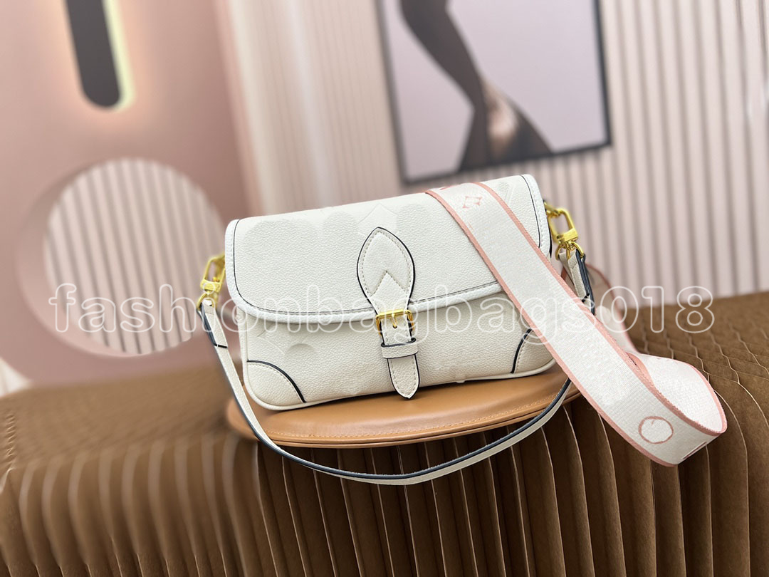M46386 M46388 Diane Satchel Bag Monograms Empreinte Handbag with Jacquard Cross-body Strap Shoulder Bags Luxurys Designer Embossed Leather Underarm Purse Fashion, Ss
M46386 M46388 Diane Satchel Bag Monograms Empreinte Handbag with Jacquard Cross-body Strap Shoulder Bags Luxurys Designer Embossed Leather Underarm Purse Fashion, Ss