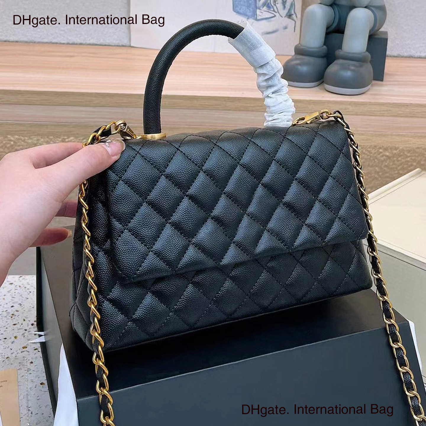 Coco Handle Portable Flap Bag - High-Quality Designer Handbag with Caviar Material and Lizard Cowhide Women's Fashionable One Shoulder Crossbody Bag Big Tote Bag, Beige
Coco Handle Portable Flap Bag - High-Quality Designer Handbag with Caviar Material and Lizard Cowhide Women's Fashionable One Shoulder Crossbody Bag Big Tote Bag, Beige