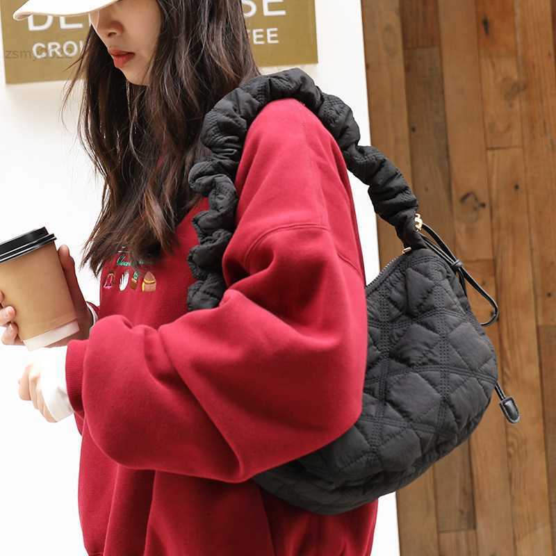 Evening Bags Casual Lingge Quilted Canvas Women Shoulder Bags Designer Ruched Strap Crossbody Bag Nylon Handbags Large Hobos Tote Purse 2023, Beige
Evening Bags Casual Lingge Quilted Canvas Women Shoulder Bags Designer Ruched Strap Crossbody Bag Nylon Handbags Large Hobos Tote Purse 2023, Beige
