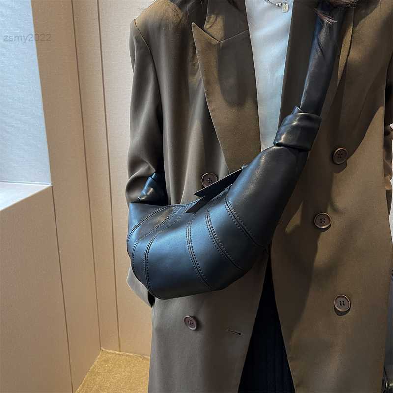 Evening Bags Vintage Handbag for Women Luxury Designer Shoulder Bags Soft Leather Travel Crossbody Bag Simple Solid Color Hobo Bags Women Bag, Black
Evening Bags Vintage Handbag for Women Luxury Designer Shoulder Bags Soft Leather Travel Crossbody Bag Simple Solid Color Hobo Bags Women Bag, Black
