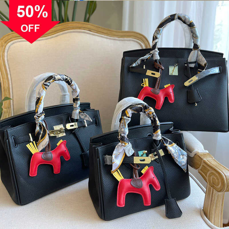 Tote Bag Large Handbag Women Shoulder Bags Shopping Bags Cowhide Grain Genuine Leather Gold Stamped Lock Fashion Letter 25/30/35cm Birkin Handbags Horse Scarf GiftA
Tote Bag Large Handbag Women Shoulder Bags Shopping Bags Cowhide Grain Genuine Leather Gold Stamped Lock Fashion Letter 25/30/35cm Birkin Handbags Horse Scarf GiftA