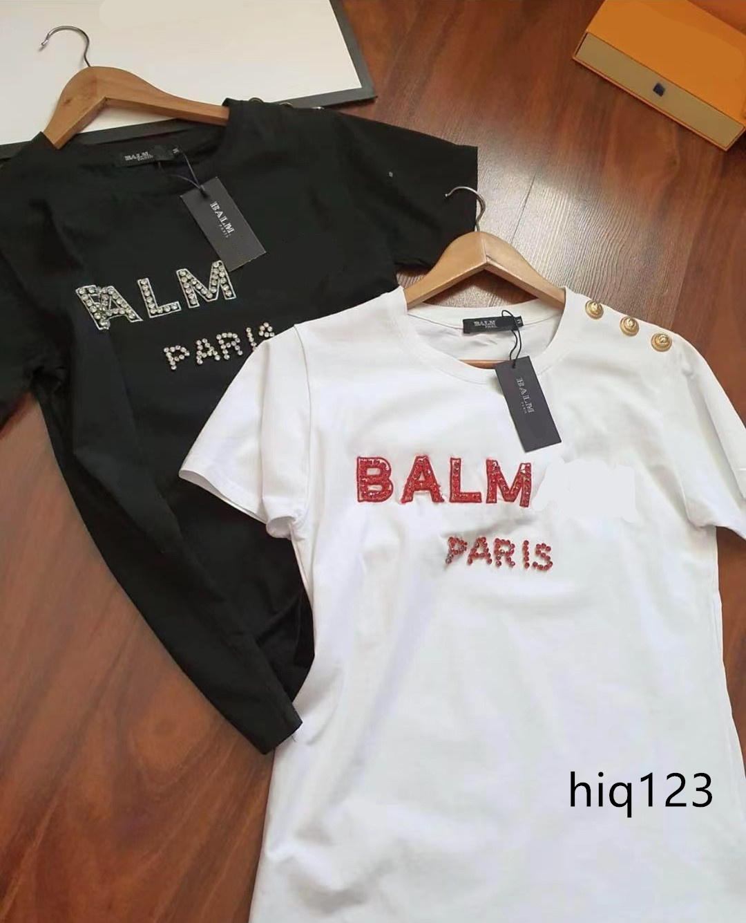 2023 New Men's And Women's T Shirt Luxury Letter diamond Printing balmains Luxury Designer Ladies Pierre Brand designer High-Quality Cotton T-Shirt Tee Couples, Black
2023 New Men's And Women's T Shirt Luxury Letter diamond Printing balmains Luxury Designer Ladies Pierre Brand designer High-Quality Cotton T-Shirt Tee Couples, Black