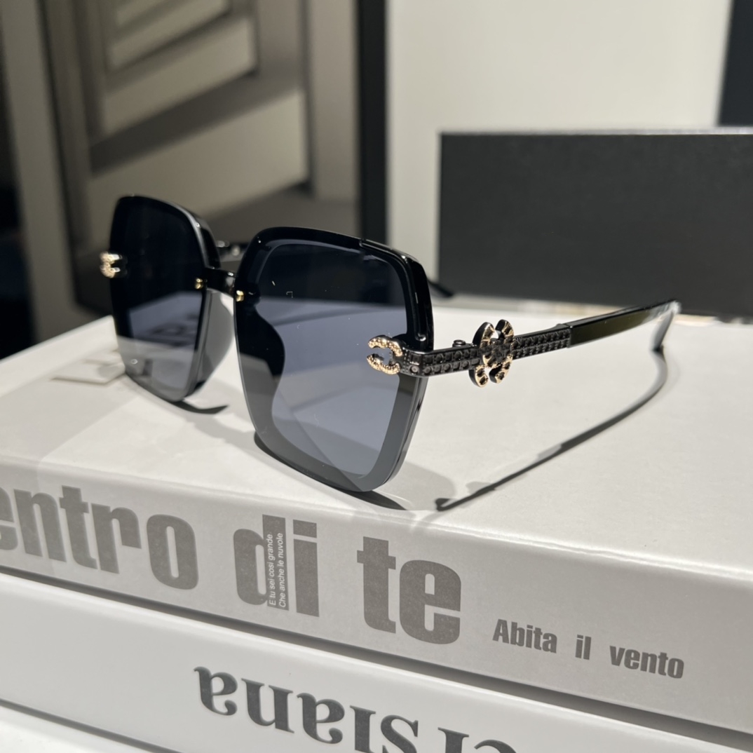 ch8419 Sunglasses for Women Men Designer Summer Shades Polarized Eyeglasses Big Frame Black Vintage Oversized Sun Glasses of Women Male
ch8419 Sunglasses for Women Men Designer Summer Shades Polarized Eyeglasses Big Frame Black Vintage Oversized Sun Glasses of Women Male