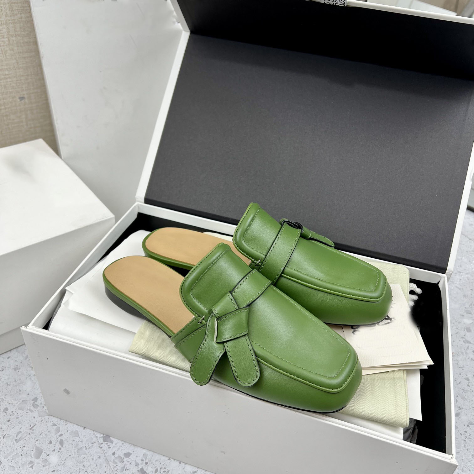 Luxury Women Muller slippers Sandals Designer Gate Flat Mule Calfskin Milk Colour Classic Bow Tie Ladies Summer Mule Leather Sandals 35-41, Colour 7
Luxury Women Muller slippers Sandals Designer Gate Flat Mule Calfskin Milk Colour Classic Bow Tie Ladies Summer Mule Leather Sandals 35-41, Colour 7