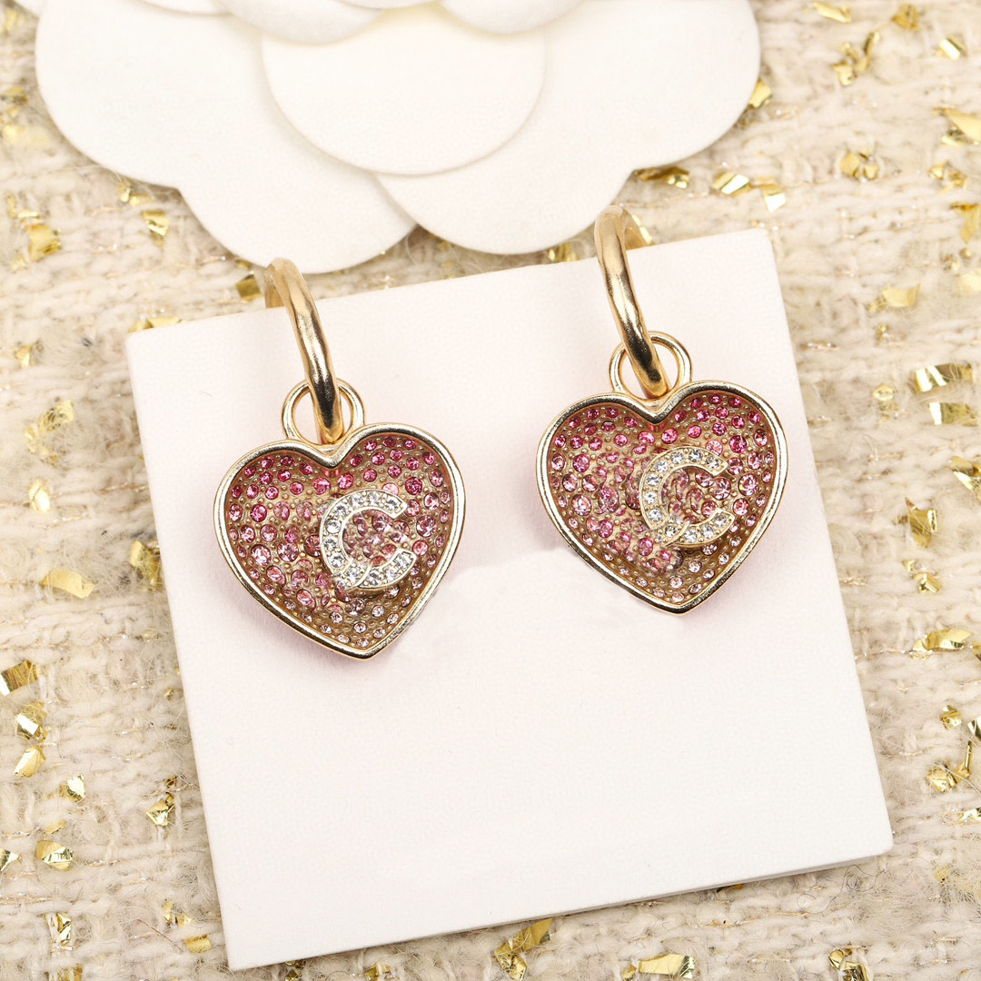 2023 Luxury quality charm stud earring with diamond heart shape design have box stamp PS7839A
2023 Luxury quality charm stud earring with diamond heart shape design have box stamp PS7839A