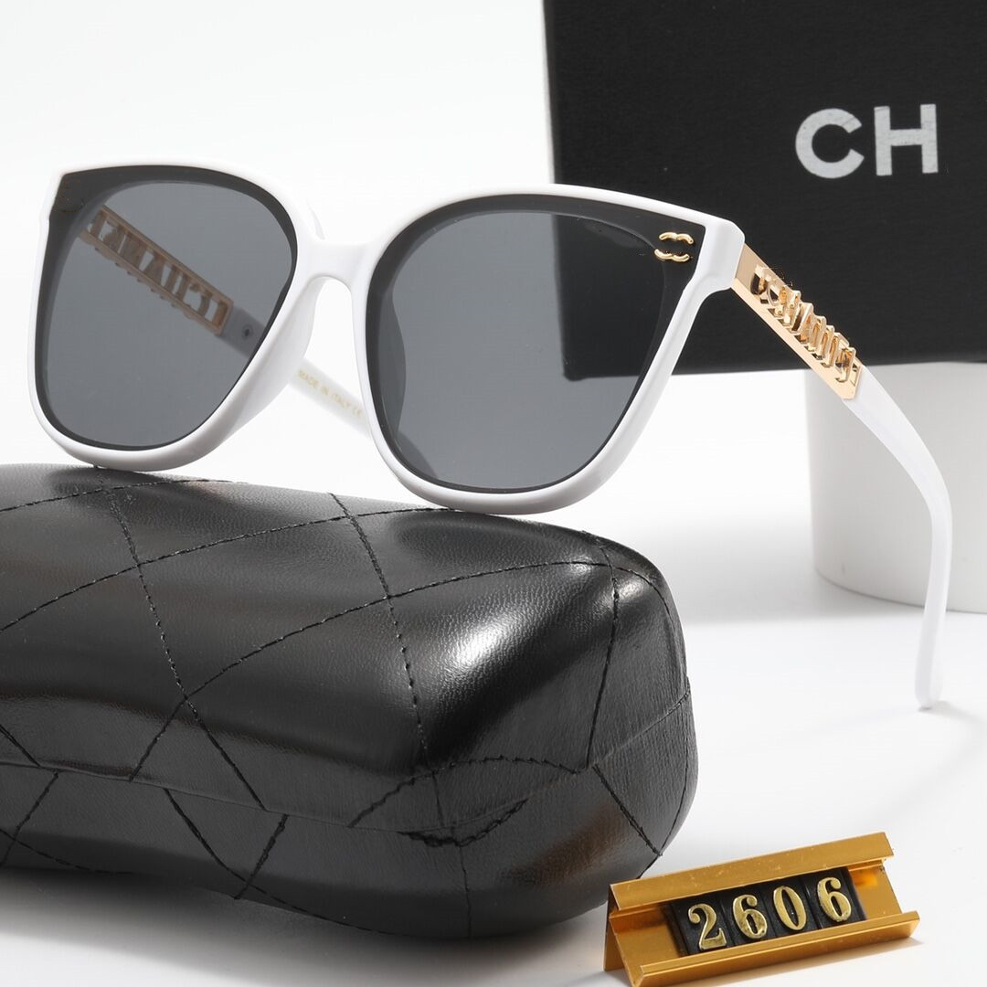 Designer Sunglasses For Women Men Cat Eye Model Eyewear Special UV 400 Protection Letters Big Leg Double Beam Frame Outdoor Design Alloy Women Sunglasses 2606
Designer Sunglasses For Women Men Cat Eye Model Eyewear Special UV 400 Protection Letters Big Leg Double Beam Frame Outdoor Design Alloy Women Sunglasses 2606