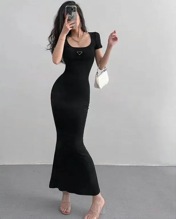 Woman Clothing Casual Dresses Short Sleeve Summer Womens Dress Camisole Skirt Outwear Slim Style With Budge Designer Lady Sexy Dresses