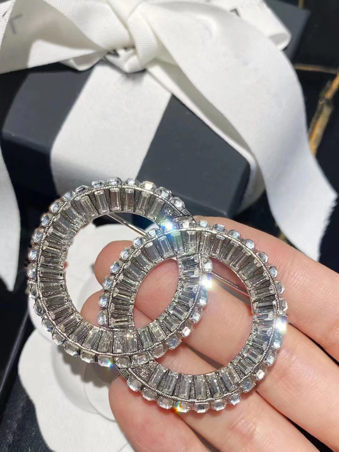 Fashion pin crystal brooches broche for men and women Party wedding lovers gift designer jewelry as a gift with flannel bag