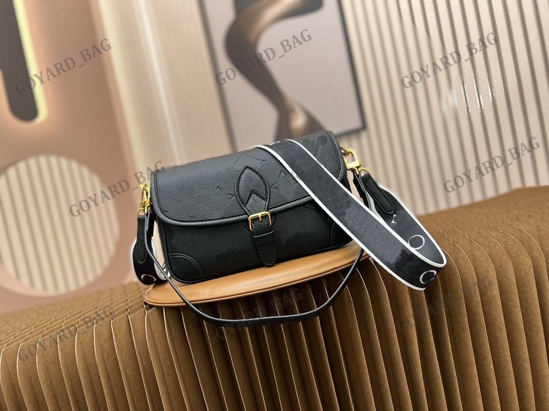 Luxurys Designer Diane Satchel Bag Monograms Floral Handbag with Jacquard Cross-body Strap Shoulder Bags Womens Embossed Leather Underarm Purse M46386 M46388
Luxurys Designer Diane Satchel Bag Monograms Floral Handbag with Jacquard Cross-body Strap Shoulder Bags Womens Embossed Leather Underarm Purse M46386 M46388