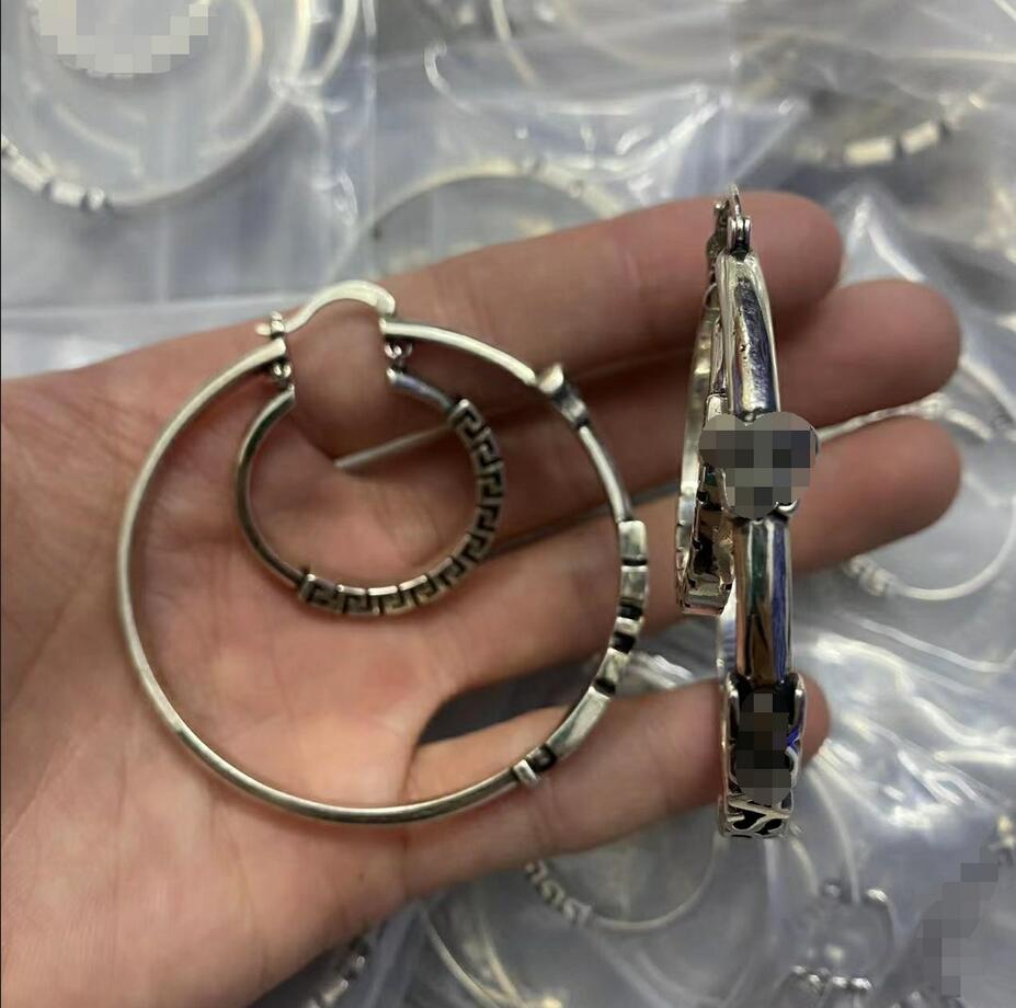Vogue Classics Hip hop Hoop Round Earrings Banshee Medusa portrait 18K gold plated Greece Meander women Jewelry Party Birthday Gift MER26 --301
Vogue Classics Hip hop Hoop Round Earrings Banshee Medusa portrait 18K gold plated Greece Meander women Jewelry Party Birthday Gift MER26 --301