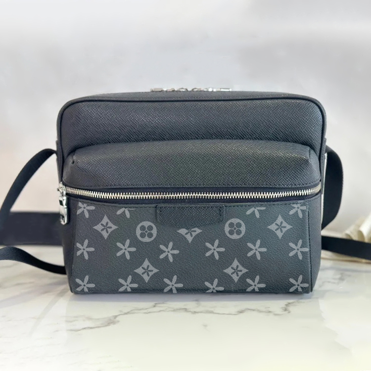 Top quality M30830 M69443 designer bag Mens trio outdoor sports the tote bag Womens Luxury handbag Shoulde Beach bags louvis Genuine leather crossbody clutch Bags, 2-mon0gram eclipse
Top quality M30830 M69443 designer bag Mens trio outdoor sports the tote bag Womens Luxury handbag Shoulde Beach bags louvis Genuine leather crossbody clutch Bags, 2-mon0gram eclipse