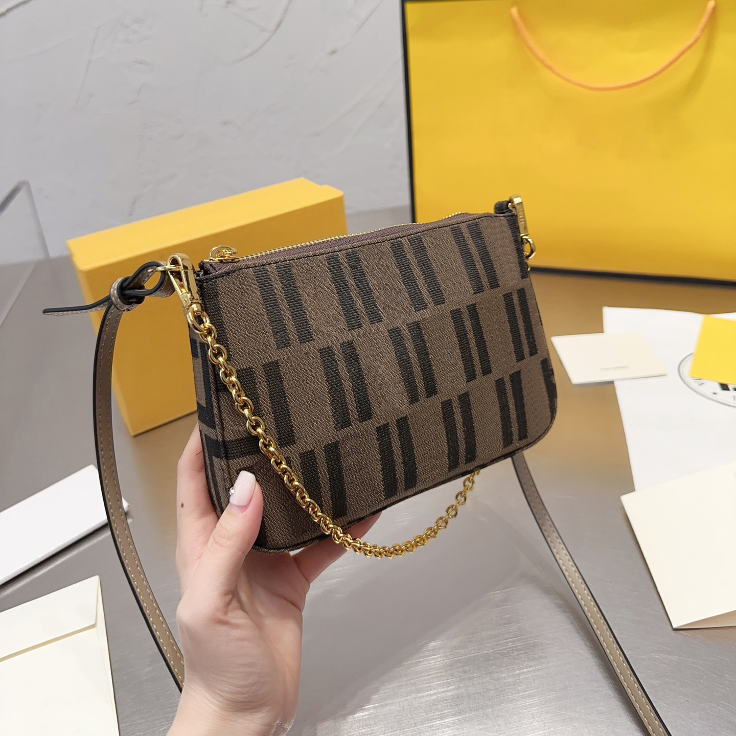 Womens Canvas Bumbag Designer Fanny Pack Baguette Bumbags Mens Designers Shoulder Bag Fashion Waist Chest Bag F Crossbody Bags Purse 2304181
Womens Canvas Bumbag Designer Fanny Pack Baguette Bumbags Mens Designers Shoulder Bag Fashion Waist Chest Bag F Crossbody Bags Purse 2304181