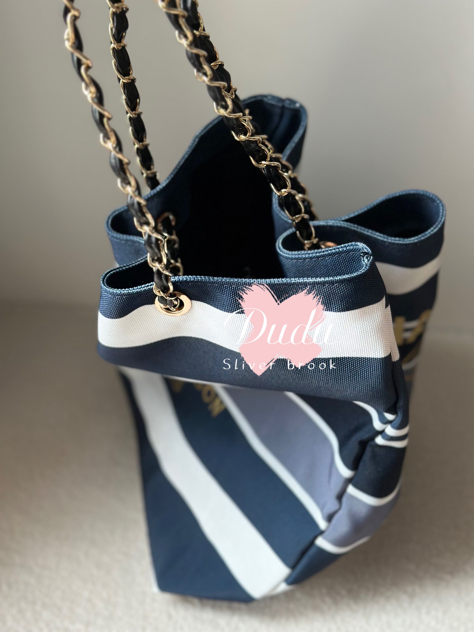 Storage Bags 40X35X10cm stripe Shopping bag printed fashion beach Travel tote classic makeup-vip 2023 new
Storage Bags 40X35X10cm stripe Shopping bag printed fashion beach Travel tote classic makeup-vip 2023 new