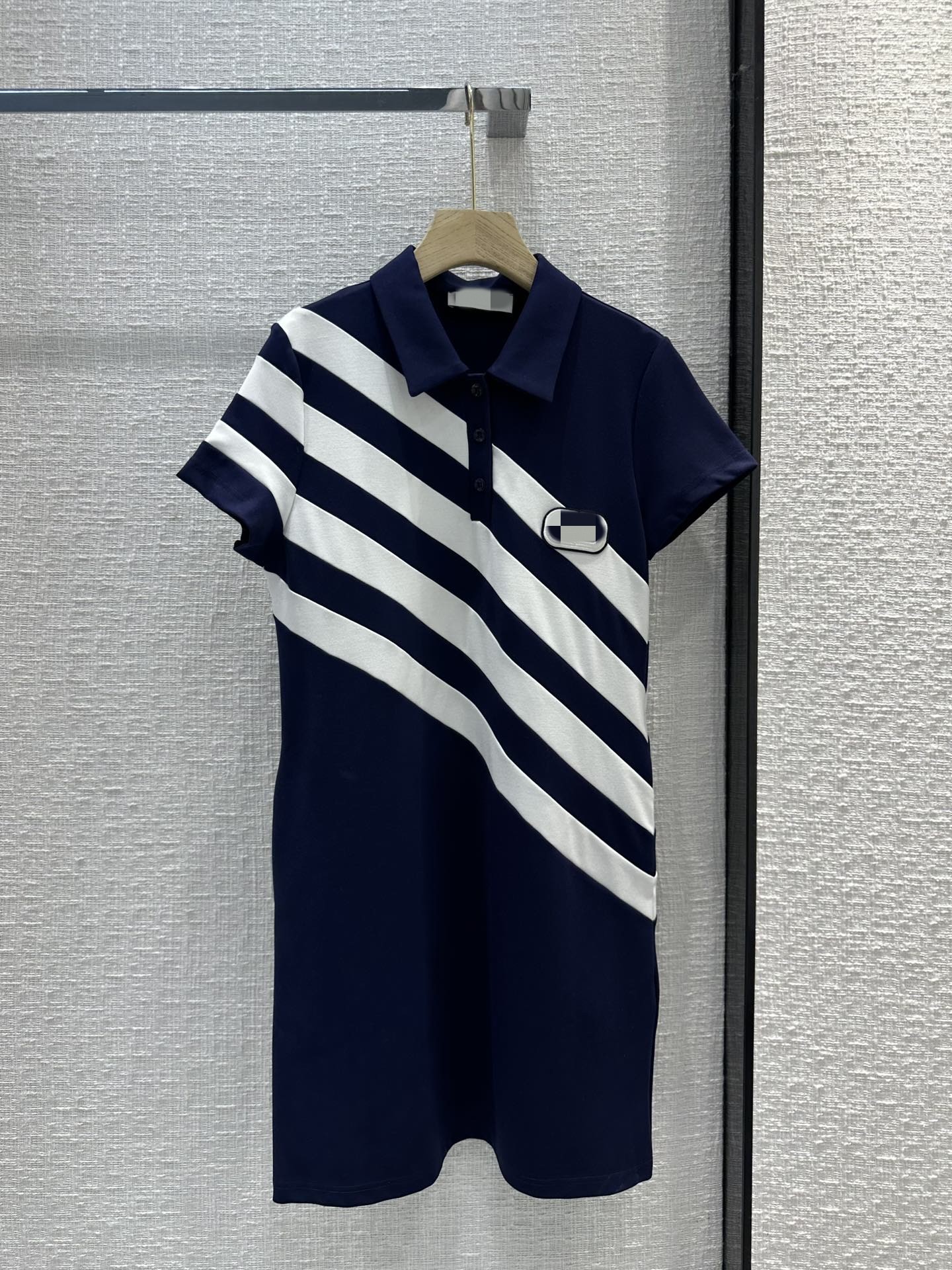 Milan Runway dresses 2023 Summer Autumn Lapel Neck Short Sleeve Panelled Women' Designer Dress Brand Same Style Clothing 0418-20, Picture color
Milan Runway dresses 2023 Summer Autumn Lapel Neck Short Sleeve Panelled Women' Designer Dress Brand Same Style Clothing 0418-20, Picture color