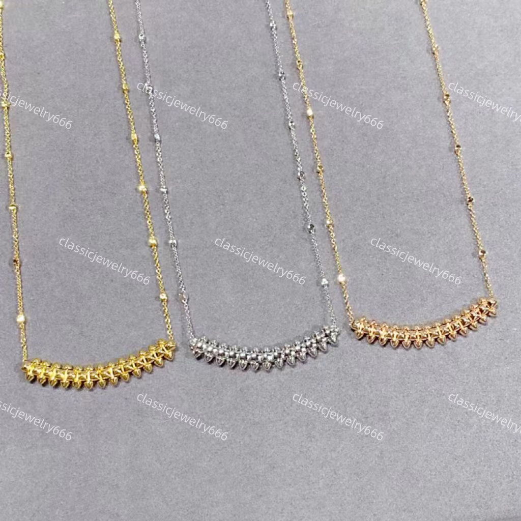 European and American Half Round Women's Necklace Fashion Designer Brand Pendant 18K Gold Jewelry Festival Gift Factory with Box
European and American Half Round Women's Necklace Fashion Designer Brand Pendant 18K Gold Jewelry Festival Gift Factory with Box