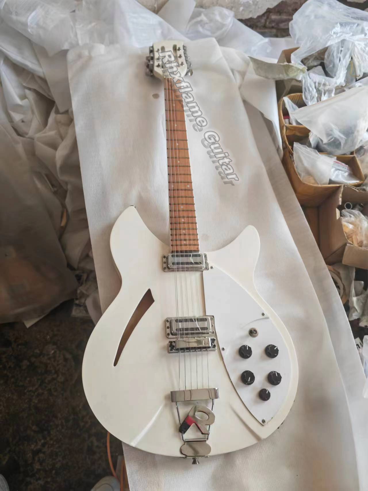 Custom Backer 330 360 12 Strings White Semi Hollow Body Electric Guitar Gloss Varnish Fingerboard Pearl Dot Inlay 5 Konbs, Two Output Jacks, White Pickguard