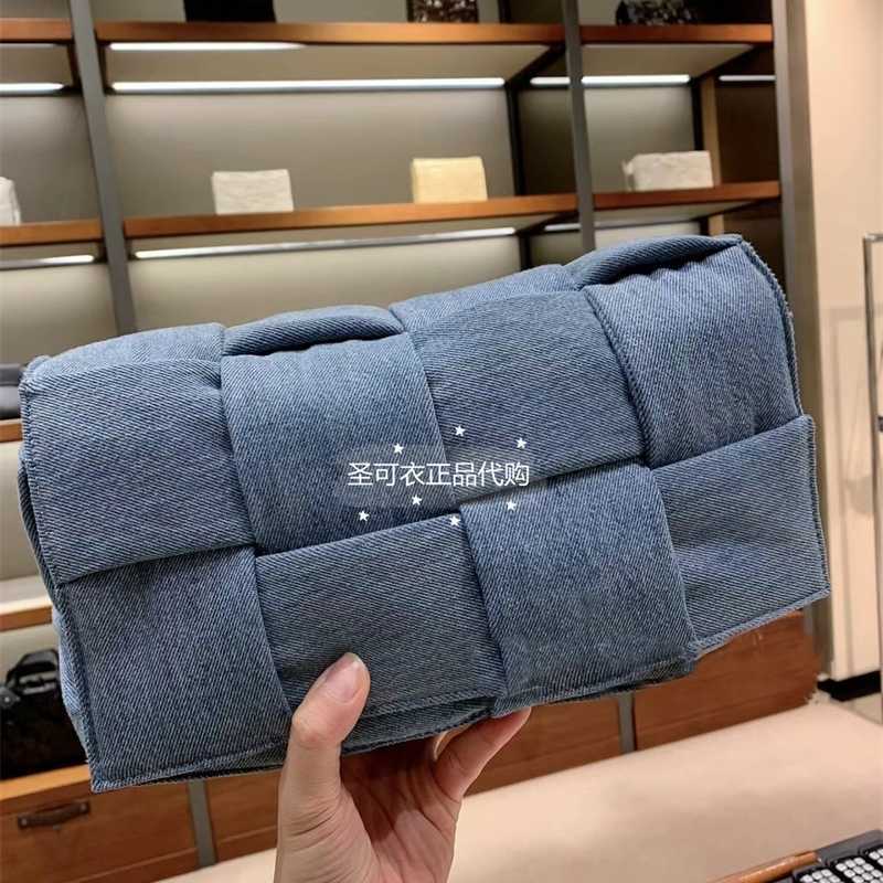 Luxurys Bag Venetabottegas Cassette Woven Denim Bag Pillow Bag Men's and Women's Crossbody Nylon Chest Bag Zc, Denim blue
Luxurys Bag Venetabottegas Cassette Woven Denim Bag Pillow Bag Men's and Women's Crossbody Nylon Chest Bag Zc, Denim blue