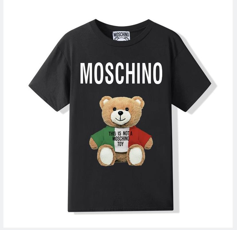 2023 Moschino Designer high-grade women's cotton T-shirt men's and women's style crewneck short sleeve T-shirt fashion print loose short sleeve T-shirt #78788, A+
2023 Moschino Designer high-grade women's cotton T-shirt men's and women's style crewneck short sleeve T-shirt fashion print loose short sleeve T-shirt #78788, A+