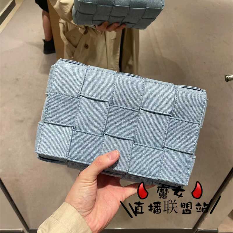 Luxurys Bag Venetabottegas Women's Bag Cassette Woven Denim Pillow Bag One Shoulder Crossbody Messenger Bag Bv15 Grid Zc, Denim: 23 * 15 * 5.5
Luxurys Bag Venetabottegas Women's Bag Cassette Woven Denim Pillow Bag One Shoulder Crossbody Messenger Bag Bv15 Grid Zc, Denim: 23 * 15 * 5.5